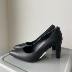 michael kors flex pump